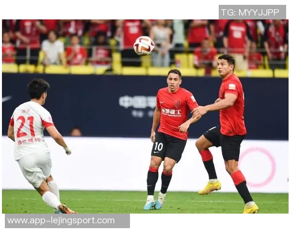 成都蓉城与首尔FC战平罗慕洛伤退泪洒赛场林加德与莱切特发生冲突