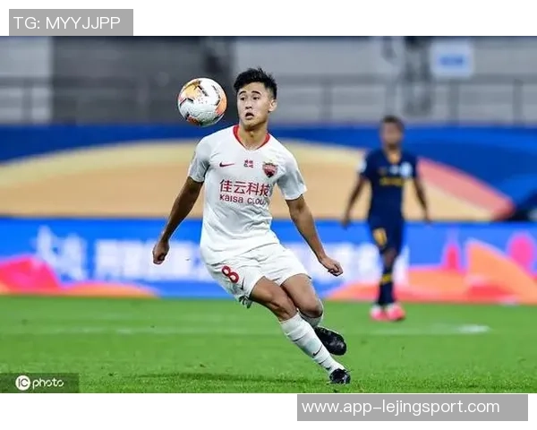 2025年度足球新星榜单揭晓亚马尔领衔多库姆巴佩维尼修斯争辉