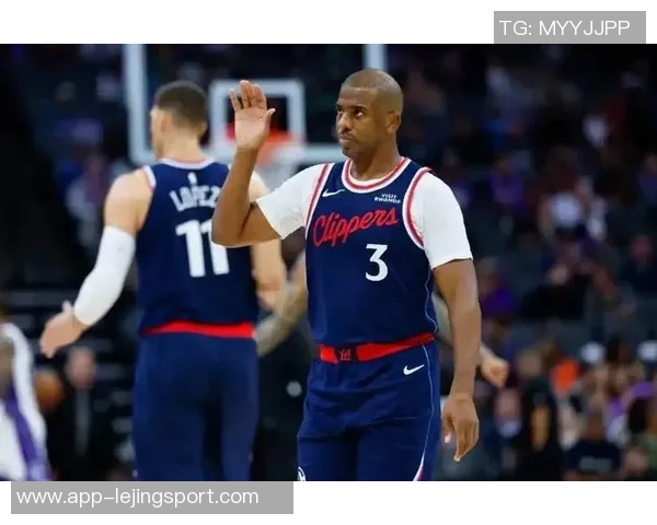 克里斯保罗或将被猛龙裁掉或买断外界普遍关注其未来动向