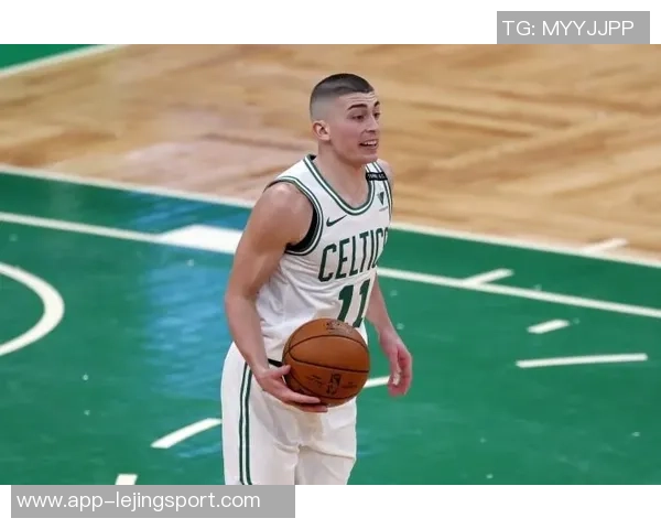 普理查德半场表现活跃贡献13分还抢下3个前场板送出4次助攻